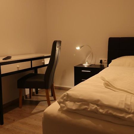 Schiller Pension Билефельд Экстерьер фото