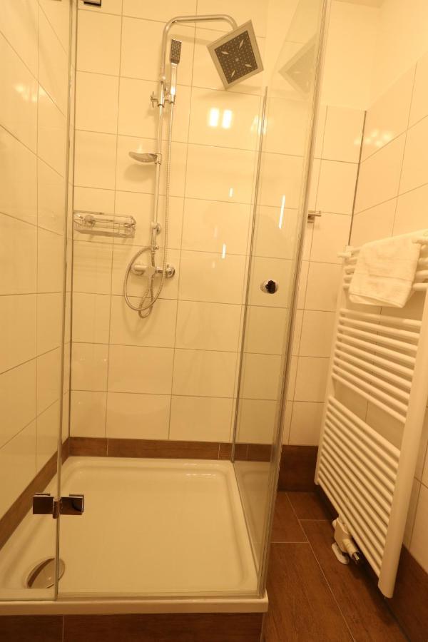 Schiller Pension Билефельд Экстерьер фото