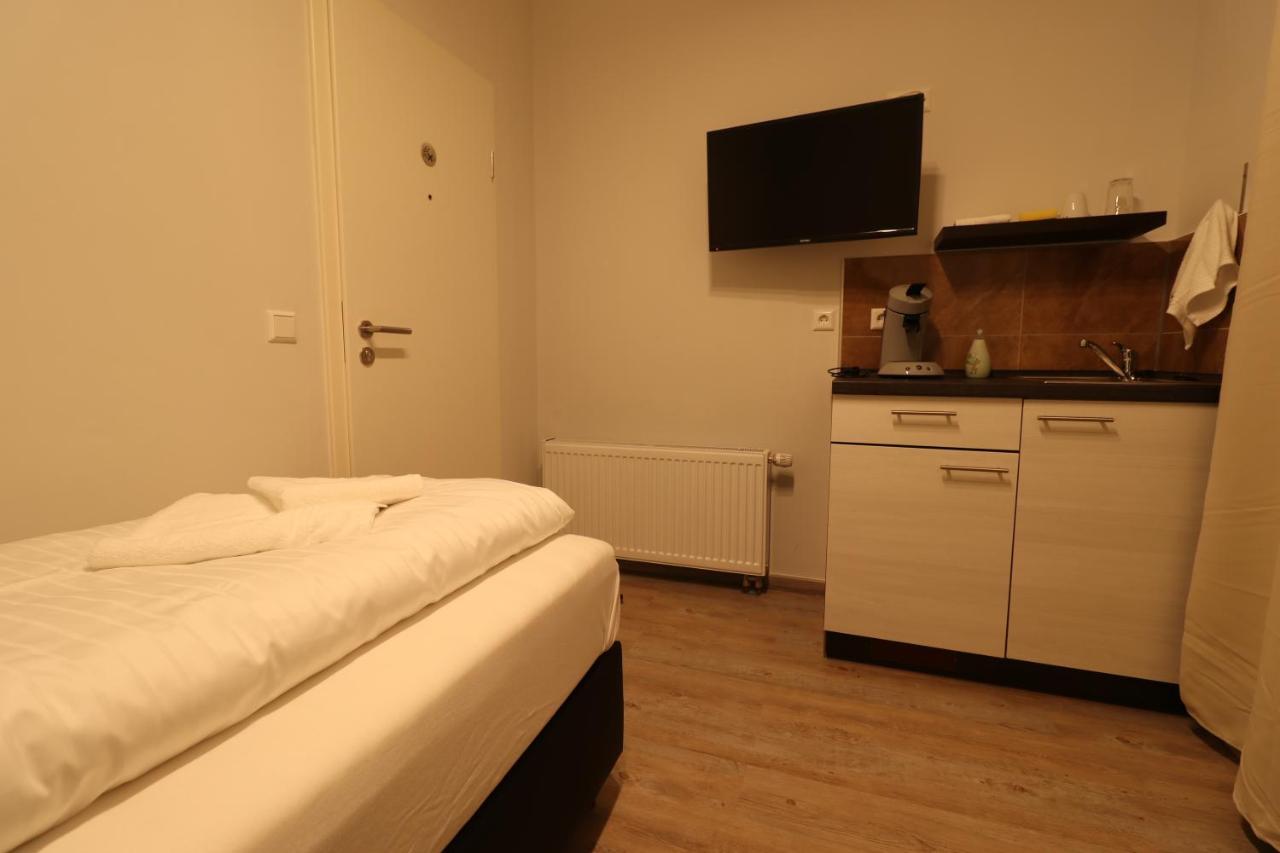 Schiller Pension Билефельд Экстерьер фото