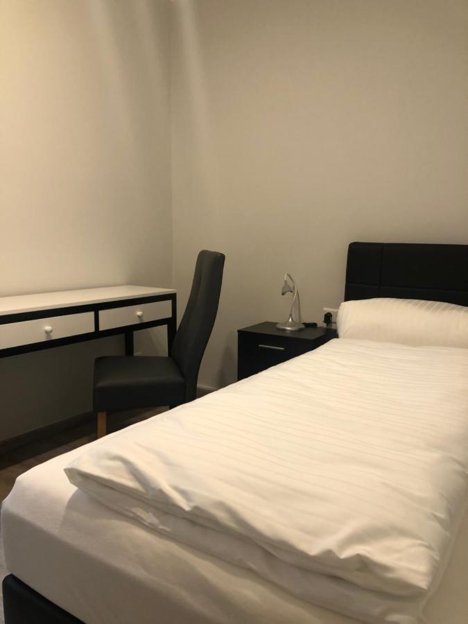 Schiller Pension Билефельд Экстерьер фото